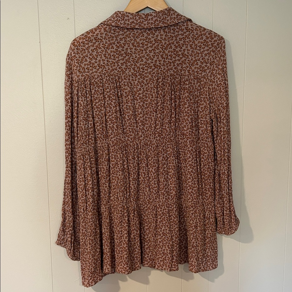 Olivaceous Brown Floral Button-Down Blouse Medium - Picture 7 of 8